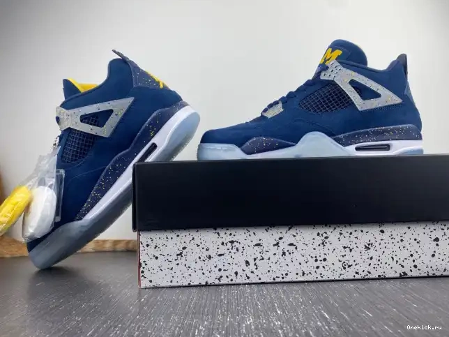 One Kick AJ4-1036660 Retro Michigan Air (PE) Jordan 4 0611